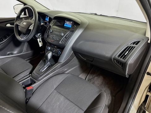 Used 2018 Ford Focus SE FWD image 24