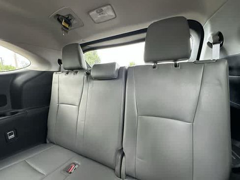 Used 2020 Toyota Highlander XLE AWD/4WD image 25