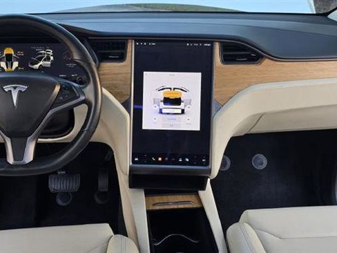 Used 2018 Tesla Model X 75D image 39