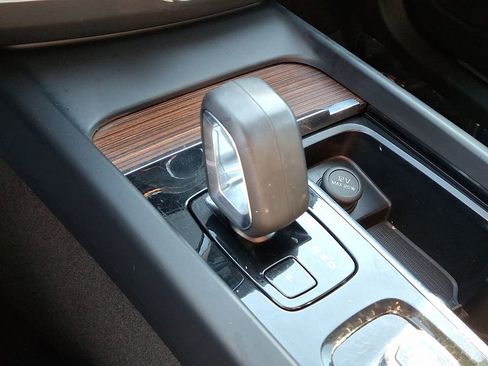 Used 2024 Volvo XC60 B5 Plus w/ Protection Package Premier image 16