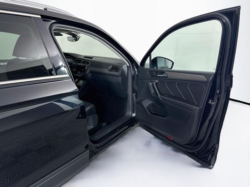 Used 2024 Volkswagen Tiguan SE AWD/4WD image 31