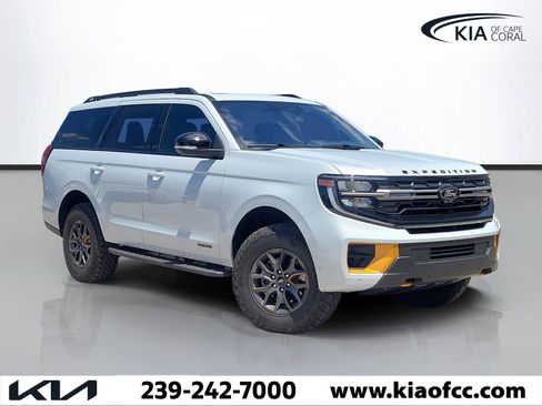 Used 2025 Ford Expedition Tremor AWD/4WD image 1