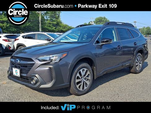 Used 2025 Subaru Outback Premium AWD/4WD image 1