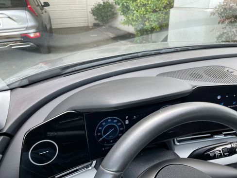 Used 2025 Hyundai Elantra Limited image 36