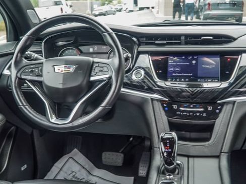 Used 2024 Cadillac XT6 Premium Luxury FWD image 17