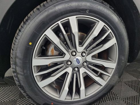 Used 2017 Ford Explorer Platinum image 31