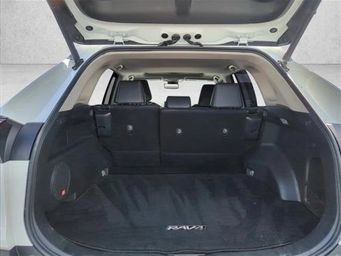 Used 2019 Toyota RAV4 Limited image 7