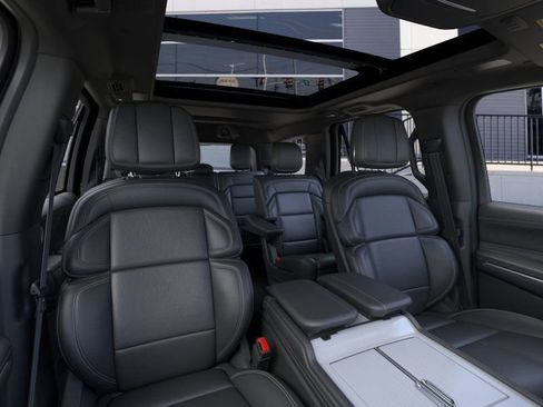 New 2025 Lincoln Navigator Reserve w/ Jet Appearance Package image 10