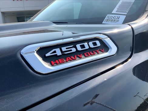 New 2026 RAM 4500 4x4 Crew Cab DRW w/ Laramie Trim Package image 15