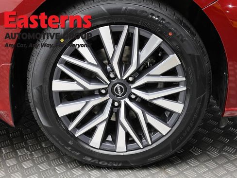 Used 2023 Nissan Altima 2.5 SV w/ SV Premium Package AWD/4WD image 30