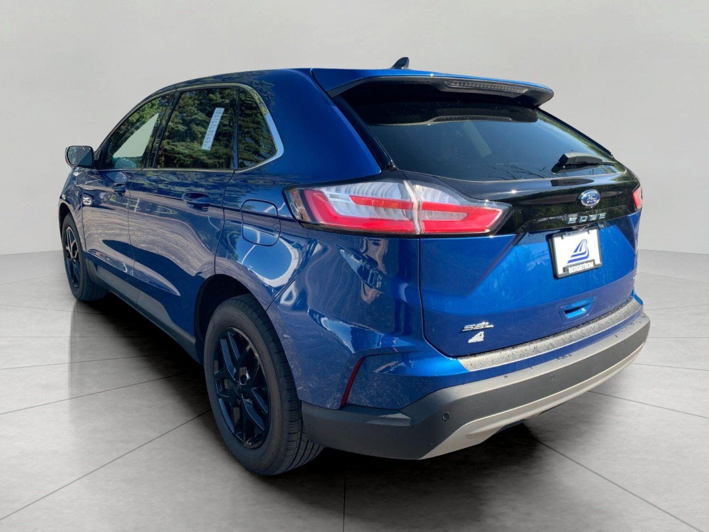 Used 2023 Ford Edge SEL w/ Convenience Package AWD/4WD image 5