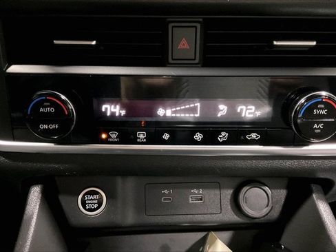 Used 2023 Nissan Rogue SV image 32