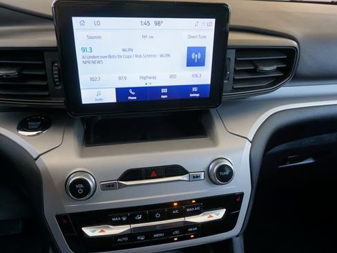 Used 2023 Ford Explorer XLT RWD image 4