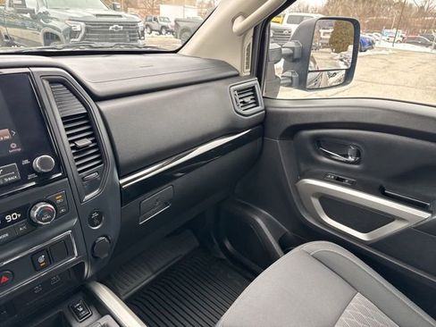 Used 2024 Nissan Titan SV w/ SV Convenience Package image 55