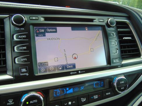 Used 2015 Toyota Highlander Limited AWD/4WD image 11