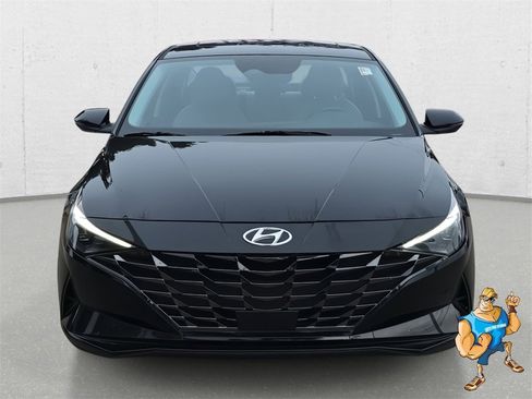 Certified 2022 Hyundai Elantra Limited image 2