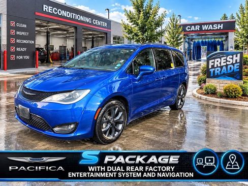 Used 2019 Chrysler Pacifica Touring-L Plus w/ S Appearance Package FWD image 1