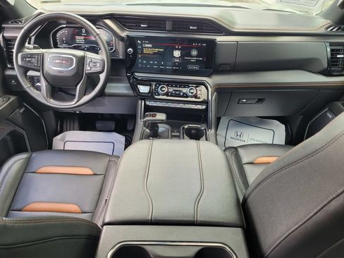 Used 2024 GMC Sierra 1500 AT4 w/ Technology Package AWD/4WD image 17