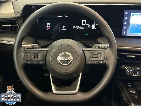 Used 2025 Nissan Kicks SV image 3