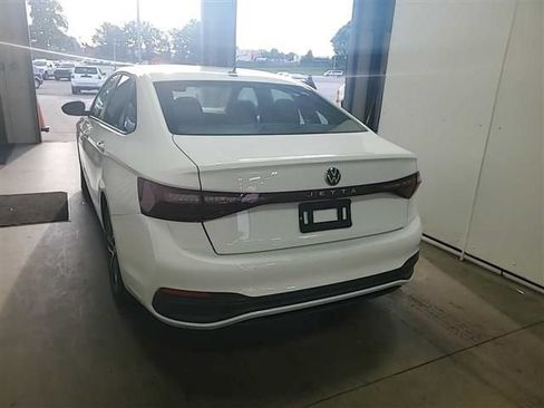 Used 2025 Volkswagen Jetta Sport FWD image 17