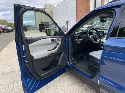 Used 2021 Ford Explorer XLT w/ Equipment Group 202A image 38