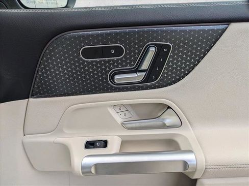 Certified 2025 Mercedes-Benz GLB 250 image 21