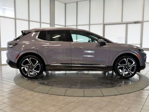 Used 2024 Chevrolet Equinox EV LT image 9