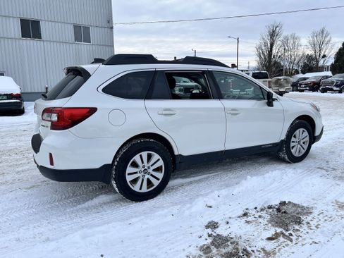 Used 2017 Subaru Outback 2.5i Premium image 6