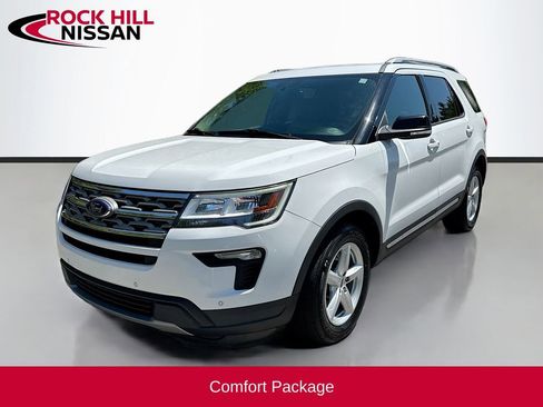 Used 2018 Ford Explorer XLT w/ Equipment Group 202A FWD image 3