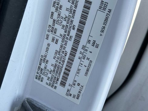 Used 2018 Ford Escape SE FWD image 18