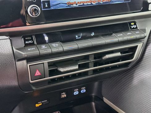 Used 2025 Toyota Camry SE FWD image 16