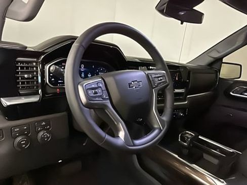 Used 2026 Chevrolet Silverado 1500 LT Trail Boss w/ LPO, Dark Essentials Package AWD/4WD image 13