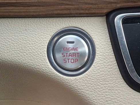 Used 2018 Kia Cadenza Premium w/ Luxury Package image 25