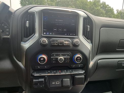 Used 2021 Chevrolet Silverado 1500 LT w/ Fleet Comfort Package AWD/4WD image 17