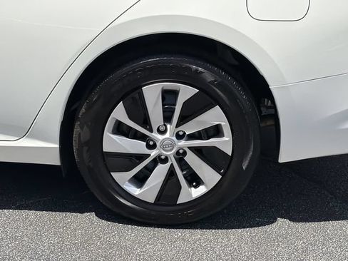Used 2025 Nissan Altima 2.5 S FWD image 12
