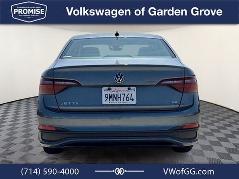 Used 2024 Volkswagen Jetta SE FWD image 6