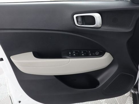 Used 2023 Hyundai Venue SEL image 23