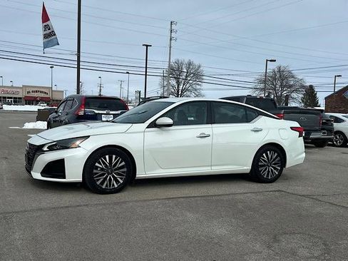 Used 2023 Nissan Altima 2.5 SV image 4