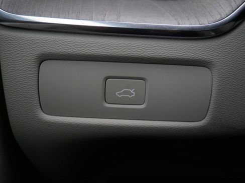 Certified 2023 Volvo XC60 B6 Ultimate w/ Climate Package image 27