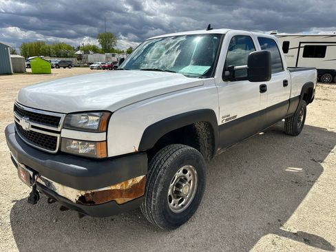 Used 2007 Chevrolet Silverado 2500 LT w/ Heavy-Duty Power Package AWD/4WD image 2