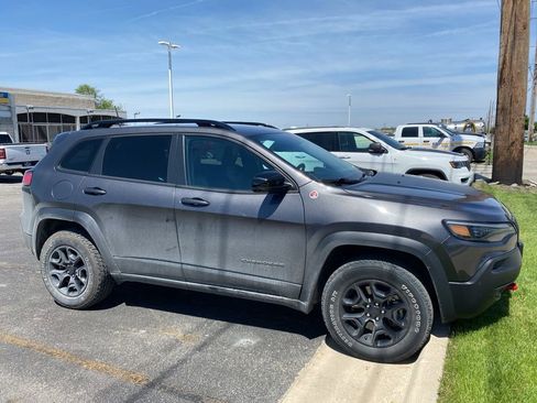 Used 2022 Jeep Cherokee Trailhawk w/ Comfort/Convenience Group AWD/4WD image 5
