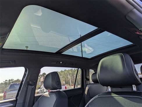 Used 2022 Volkswagen Tiguan SE R-Line image 24