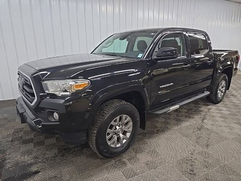 Used 2018 Toyota Tacoma SR5 image 8