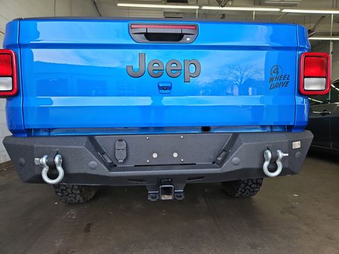 Used 2023 Jeep Gladiator Willys image 30