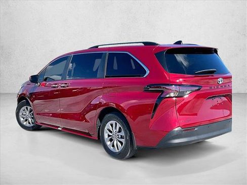Used 2024 Toyota Sienna XLE image 13