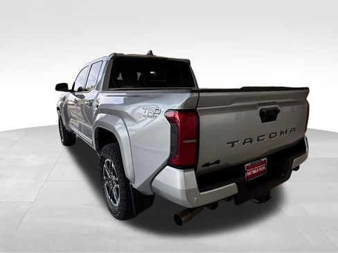 Used 2024 Toyota Tacoma TRD Sport w/ TRD Sport Upgrade Package image 4