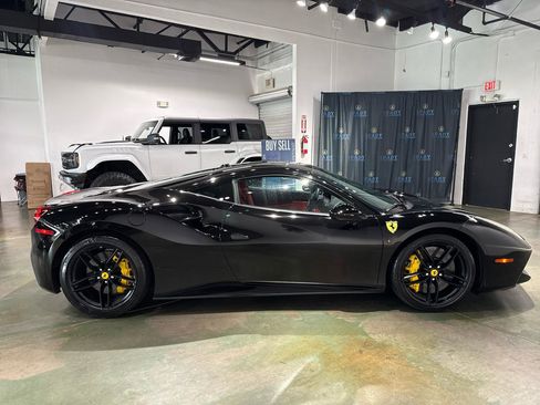 Used 2016 Ferrari 488 GTB RWD image 10