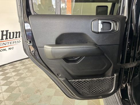 Used 2021 Jeep Gladiator Overland w/ Popular Equipment Package image 18