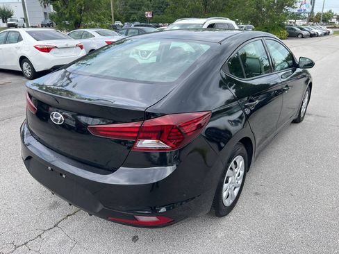 Used 2019 Hyundai Elantra SE w/ Cargo Package FWD image 5