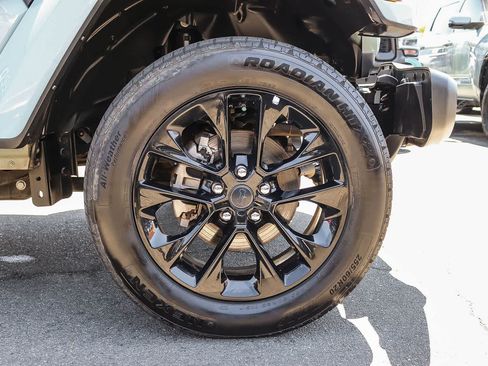 Used 2024 Jeep Wrangler Unlimited Sahara AWD/4WD image 9